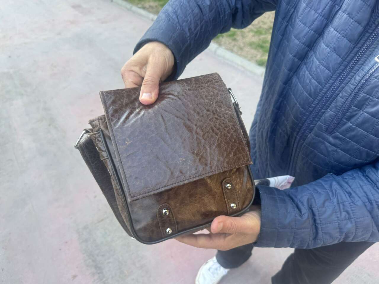 Menteşe’de Emekli Öğretmenden Örnek Davranış: İçinde Altın Bulunan Çantayı Sahibine Teslim Etti 5